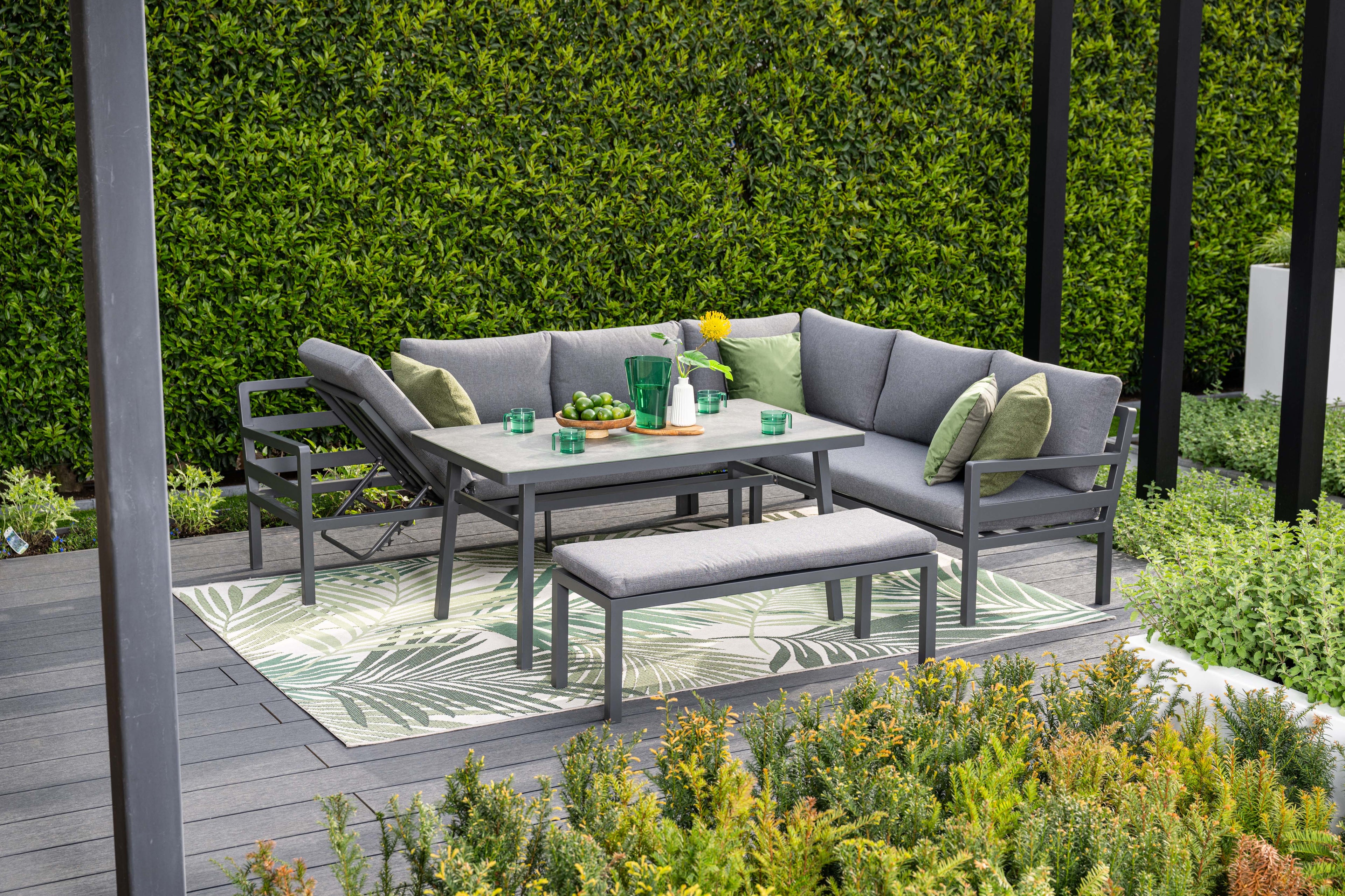 Lounge Dining
