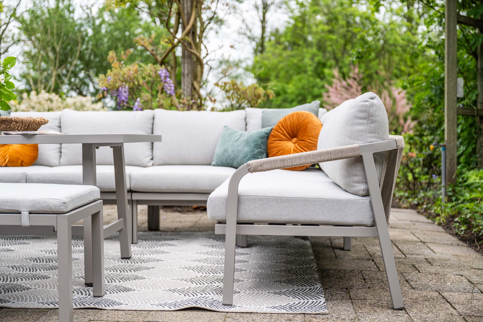 Monti- Lounge Dining Corner, Table and Bench