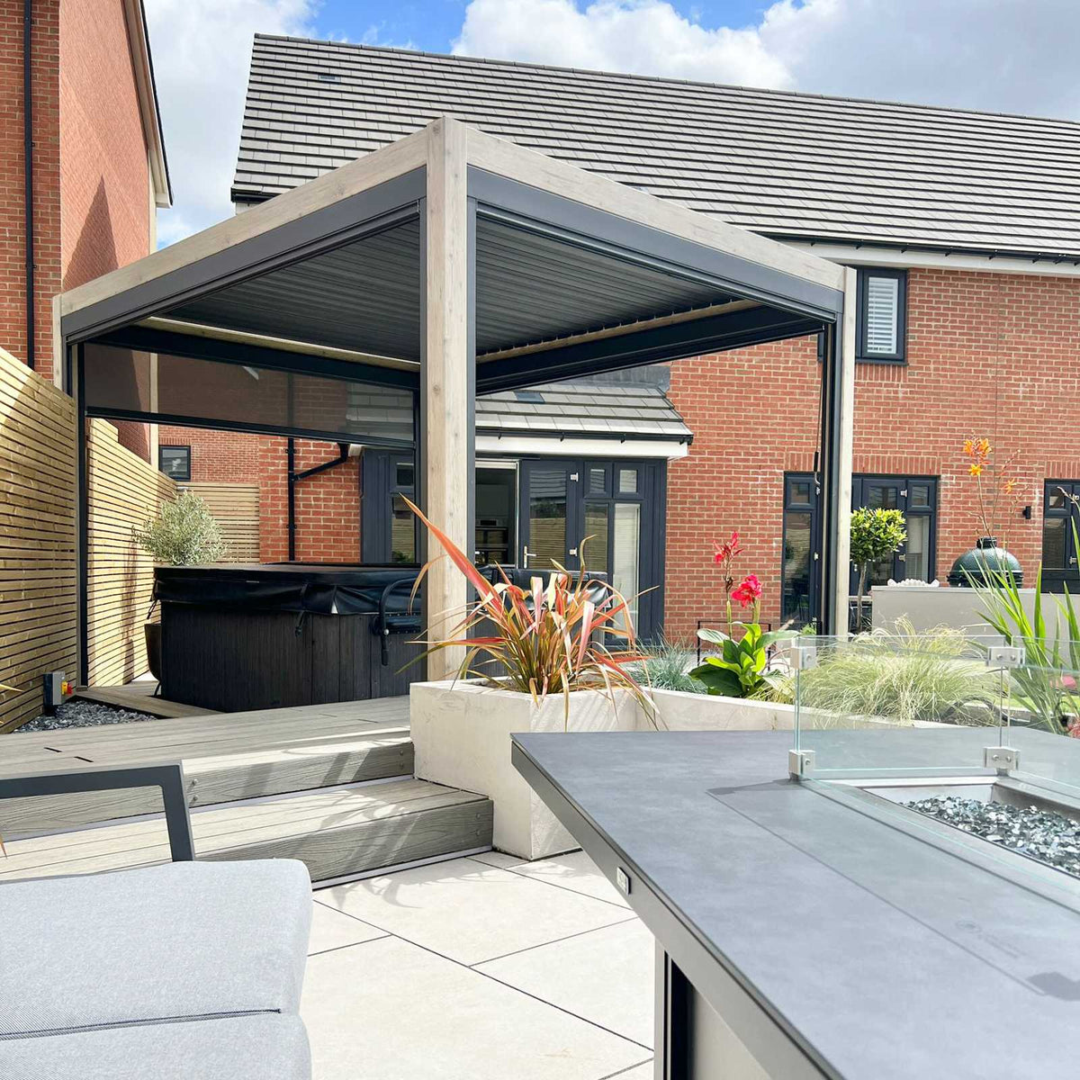 Tivoli 4m x 3.6m Wood Effect Free Standing Pergola